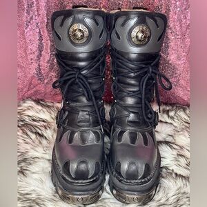 New Rock Reactor Boot matte finish with silver flames